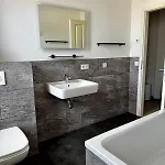 Premium Quartier - Modernes Apartment, 2 Schlafzimmer, Wlan, Parken, Kueche Merseburg