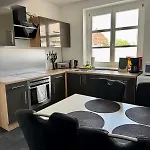 Premium Quartier - Modernes Apartment, 2 Schlafzimmer, Wlan, Parken, Kueche Apartment