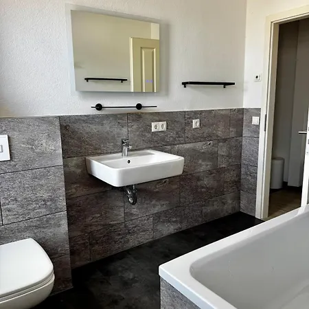 Premium Quartier - Modernes Apartment, 2 Schlafzimmer, Wlan, Parken, Küche Merseburgo