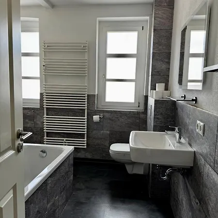 Premium Quartier - Modernes Apartment, 2 Schlafzimmer, Wlan, Parken, Küche Apartamento Merseburgo